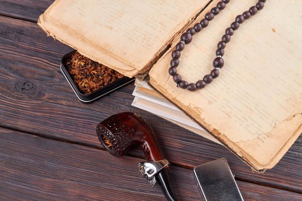 What Are the Best Styles of Silk Scarves for Tying Around the Handle of a Briefcase?